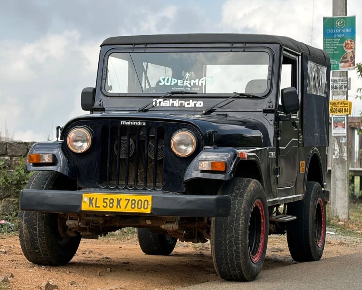 Team Soul Thar parked roadside in Vagamon